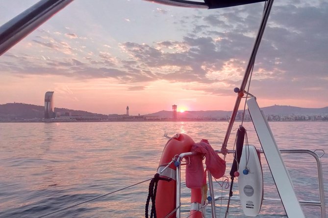 1h Refreshing Sailing Tour in Barcelona with Open Bar & Snacks - Practical details that affect the experience