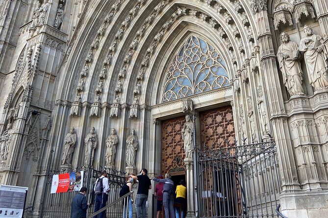 2-Hour Guided Walking Tour in Barcelona - Barcelona Cathedral and the Gothic Quarter