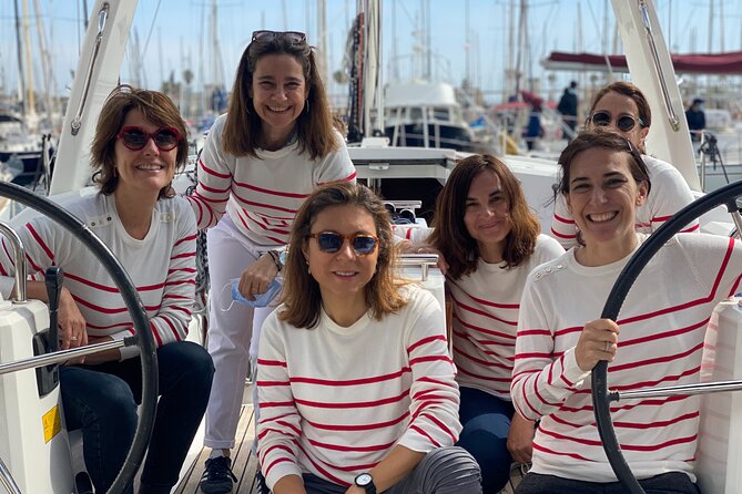 2-Hour Sailing Tour in Barcelona with Open Bar & Snacks - What the two hours feel like