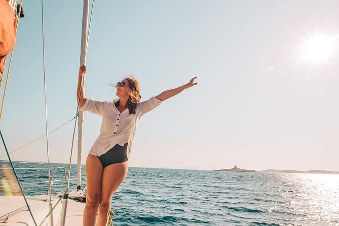 2-Hours Barcelona Sunset Sailing Tour - Seeing Hotel Arts and the coast from the water