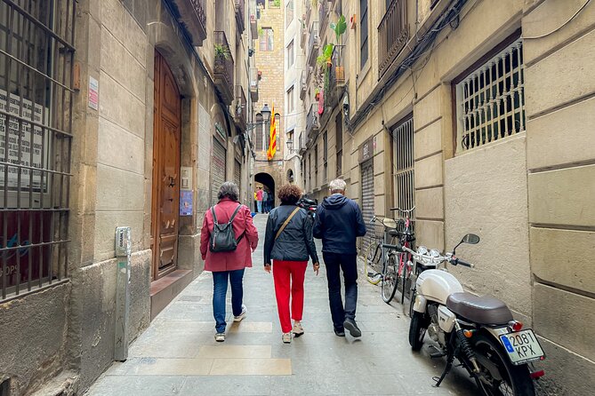 3-Hour Private Guided Walking Tour of Barcelona - Santa Maria del Mar and the Born District
