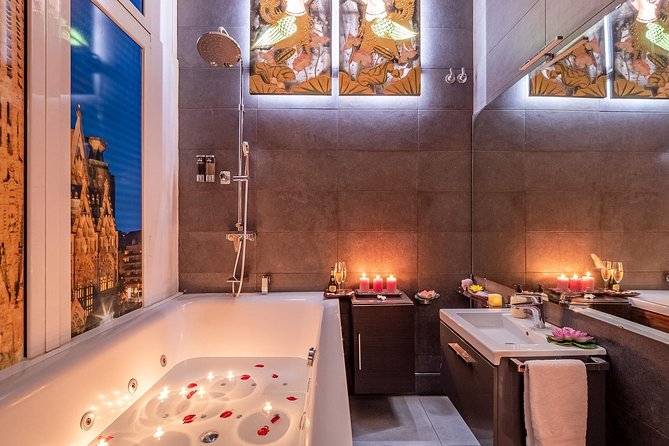 30 min Couple Massage and 30 min Floral Bath at THAI SPA MASSAGE - A gentle ending in the tea room