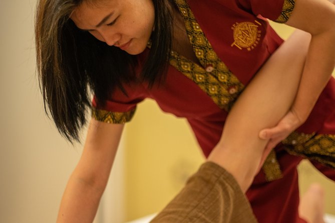 60 min Foot and Leg Massage at THAI SPA MASSAGE BARCELONA - Choosing the oil aroma