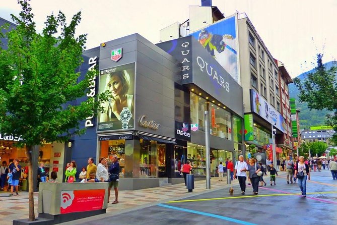 Andorra Private Tour: Sightseeing, Shopping & Traditional Lunch - Lunch at Marisqueria Don Denis