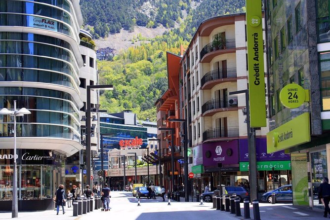 Andorra Private Tour: Sightseeing, Shopping & Traditional Lunch - The guide can shape the day