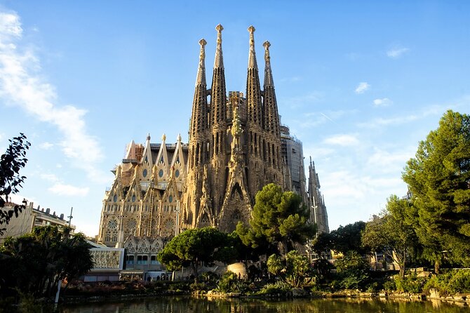 Arrival Transfer from Barcelona Airport BCN to Barcelona in Private Car/Van - Who will get the most value