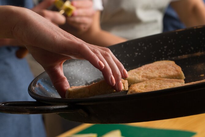 Authentic spanish tapas cooking class in barcelona - Preparing tapas with Chef Vulkano