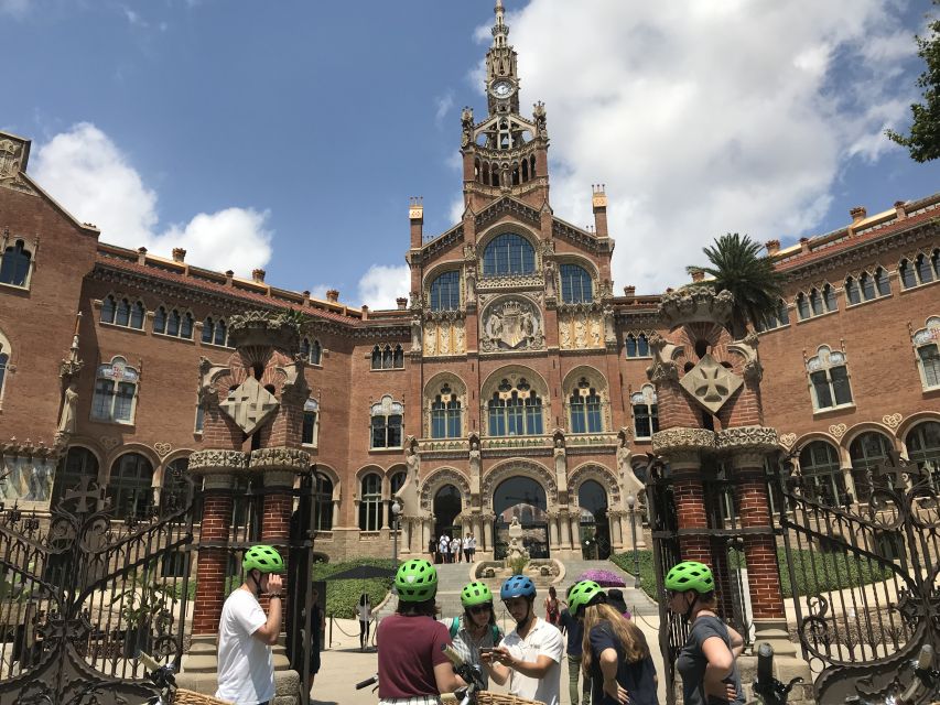 Barcelona: 1.5-Hour Sightseeing Tour by Bike/Electric Bike - Price and practical value at $22