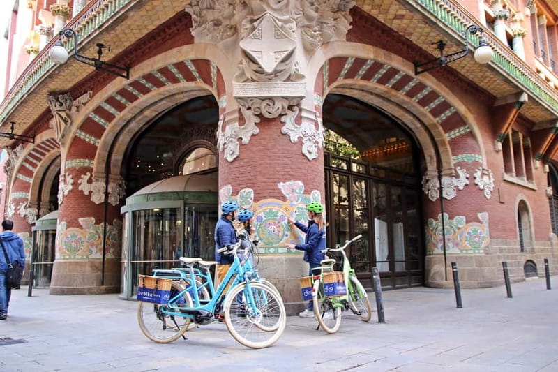 Barcelona: 1.5-Hour Sightseeing Tour by Bike/Electric Bike - Plaça Reial and the Gothic city center