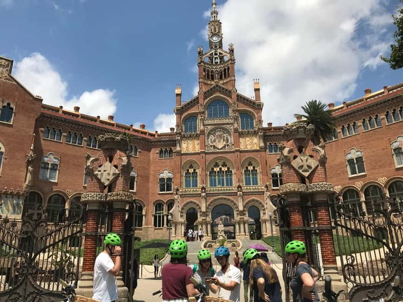 Barcelona: 1.5-Hour Sightseeing Tour by Bike/Electric Bike - La Boqueria and the pace of La Rambla