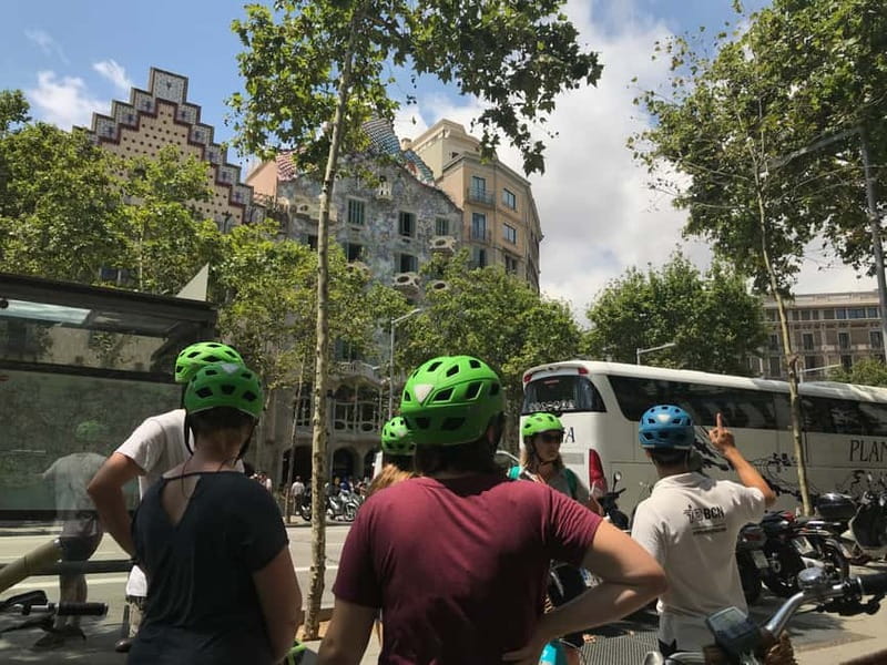 Barcelona: 1.5-Hour Sightseeing Tour by Bike/Electric Bike - Timing, group size, and the advertised 90 minutes