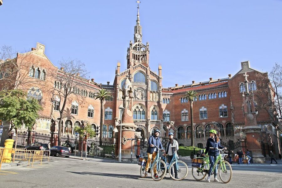 Barcelona: 2.5-Hour Bike or E-Bike Historical Tour - Key points to know before you ride