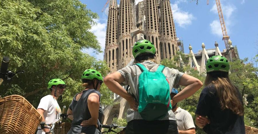 Barcelona: 2.5-Hour Bike or E-Bike Historical Tour - Why a bicycle is a smart way to see Barcelona