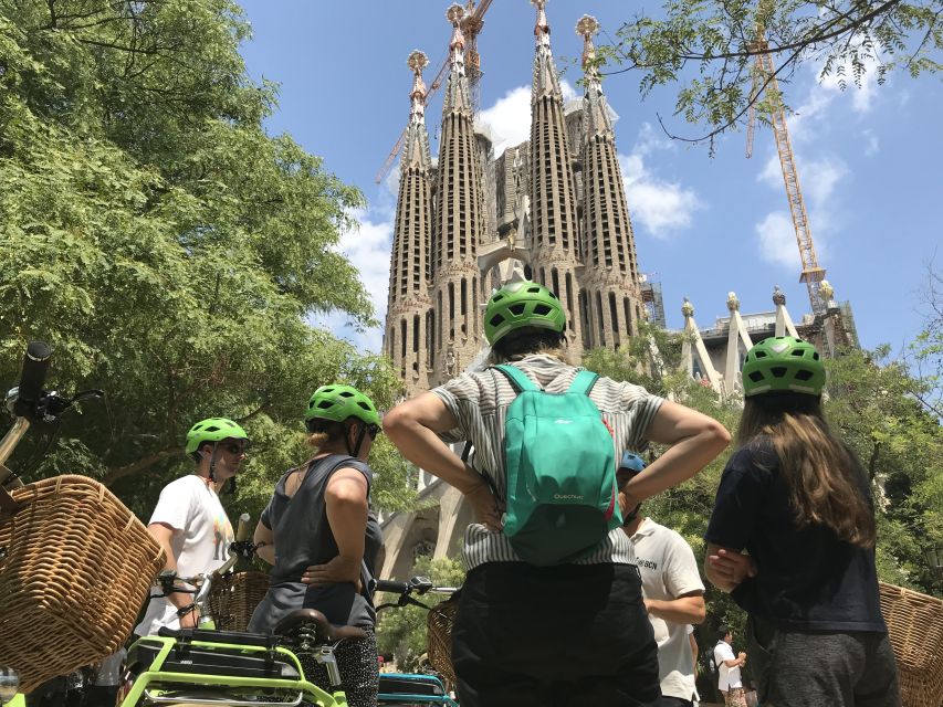 Barcelona: 2.5-Hour Bike or E-Bike Historical Tour - Ciutadella Park and the old Born quarter