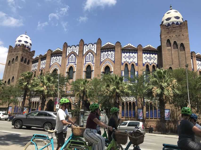 Barcelona: 2.5-Hour Bike or E-Bike Historical Tour - Passeig de Gràcia and Gaudí’s famous houses