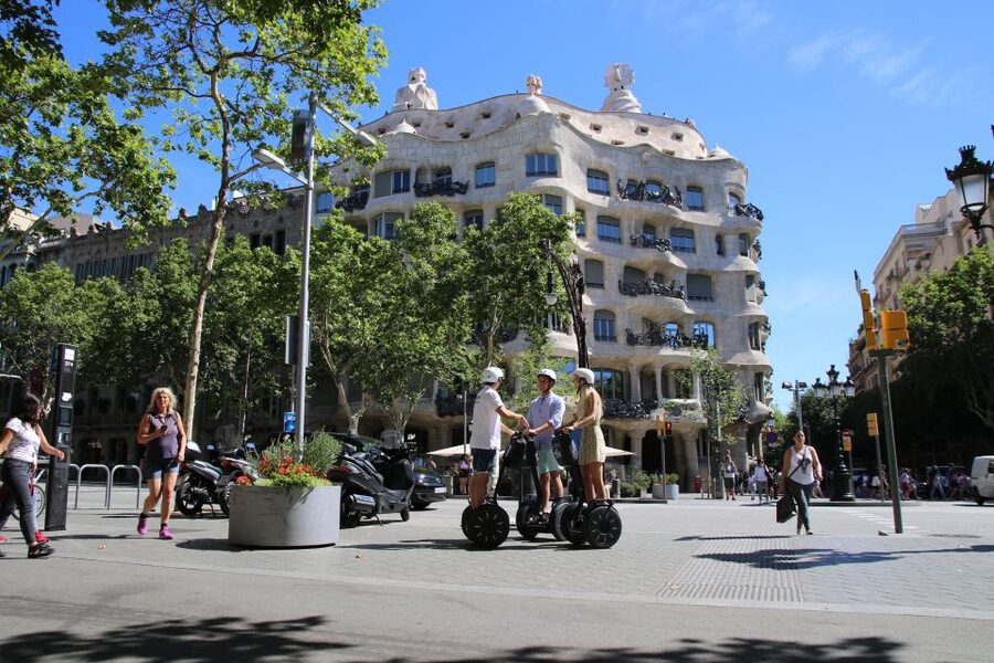 Barcelona: 2.5-Hour Gaudí Segway Tour - Casa de les Punxes and the less familiar icons