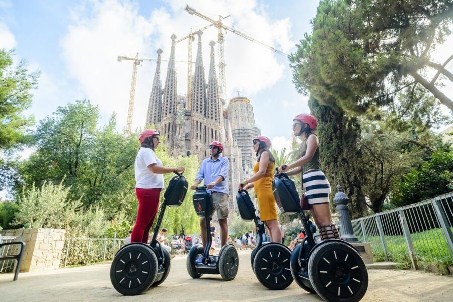 Barcelona: 2,5h Gaudí Segway Tour - Passeig de Gracia and the modernist façades