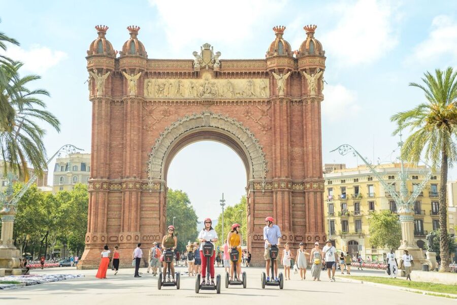 Barcelona: 2,5h Gaudí Segway Tour - Sagrada Familia, the tour’s big finish