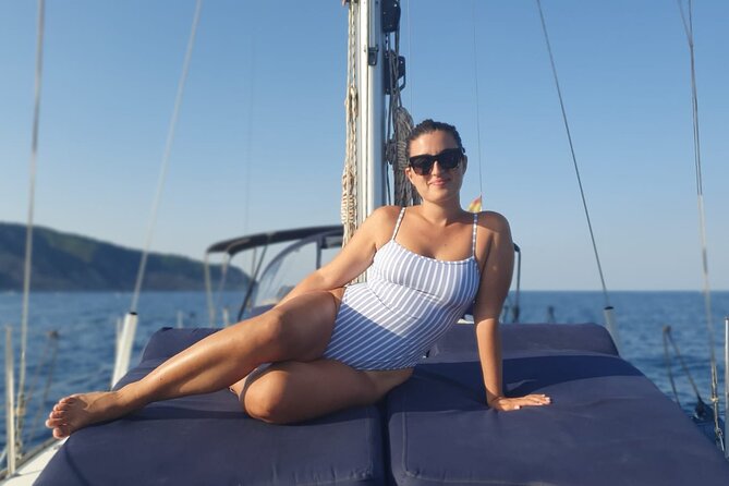 Barcelona 2-hour Private Boat Tour with Cava and snacks - What the $471.84 group price really means