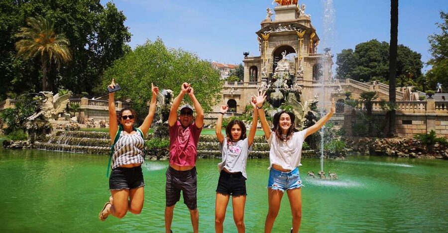 Barcelona: 2-Hour Private City Highlights Kickstart Tour - Stone lanes in the Gothic Quarter