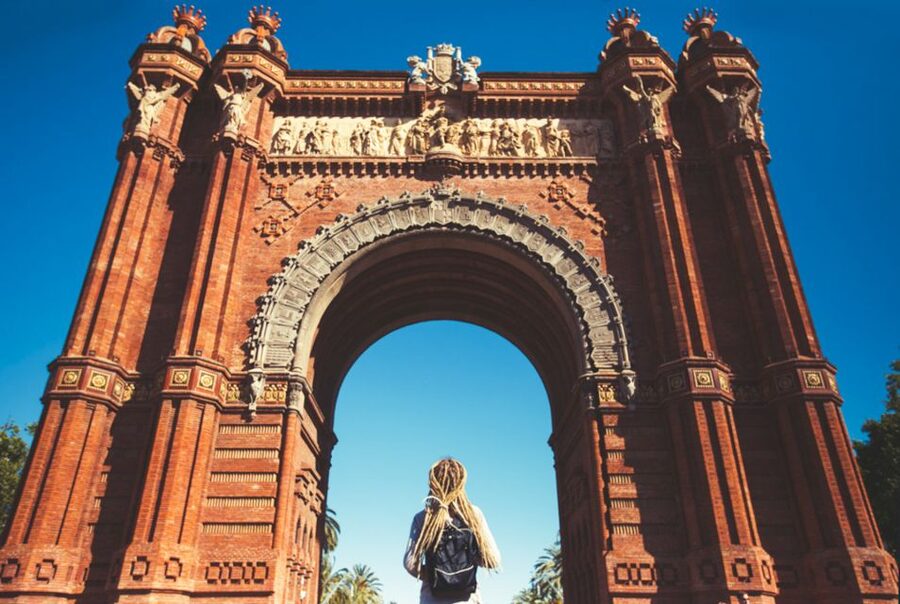 Barcelona: 2-Hour Private City Highlights Kickstart Tour - Timing, languages, and family value