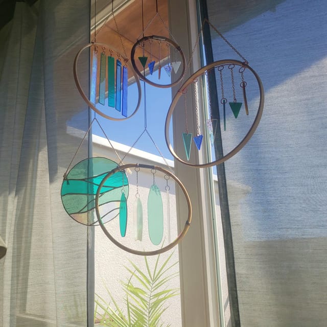 BARCELONA: 2h Glass Art Workshop, create your Suncatcher! - Choosing colors for your three glass elements