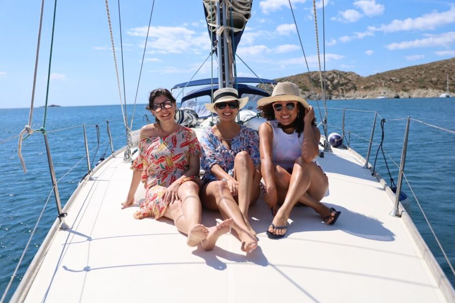 Barcelona 2h private sailing tour with local Skipper - The first 30 minutes: sailing along Barcelona