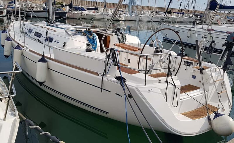 Barcelona 2h private sailing tour with local Skipper - Swimming, snacks, and your own music