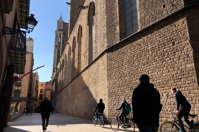 Barcelona 3-hour Bike or E-Bike Tour: Highlights and Hidden Gems - Why a bike is a smart first look at Barcelona
