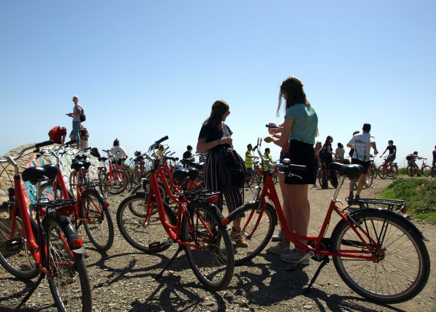Barcelona: 3-Hour Bike Tour with Spanish Tapas - Quiet squares and the Gothic quarter