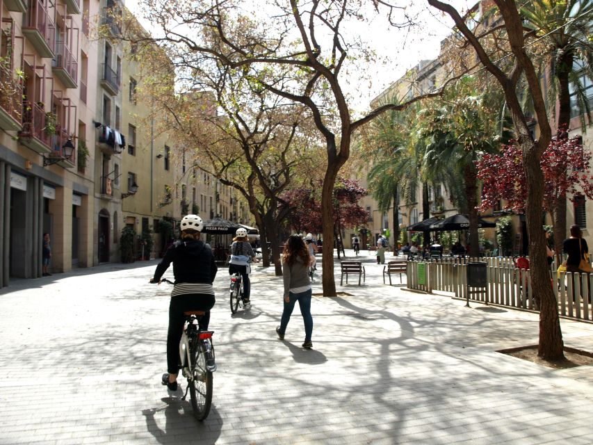 Barcelona 3 Hour Daily Electric Bike Tour - Sagrada Familia from street level