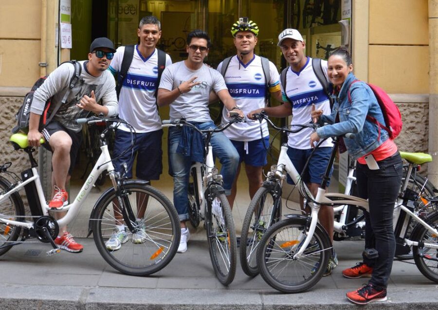 Barcelona: 4-Hour E-Bike Photography Tour - Tapas and a drink at the end