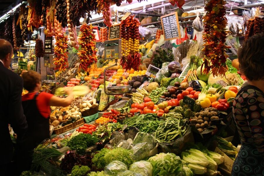 Barcelona: 4-Hour Private Market & Foodie Tour - Walking Through the Old City and La Rambla