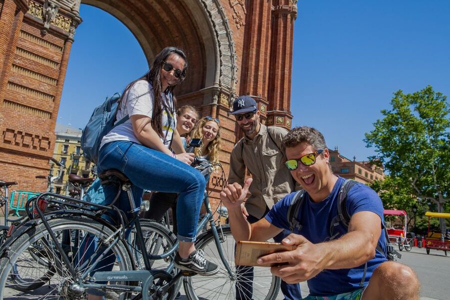 Barcelona: 4-Hour Small Group Bike Tour - What the small group changes