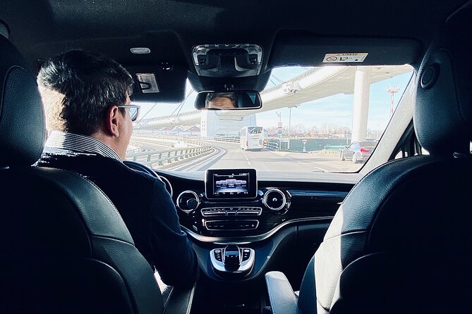 Barcelona Airport Transfer (Private): Arrival or Departure - Bottled water, air conditioning, and child seats
