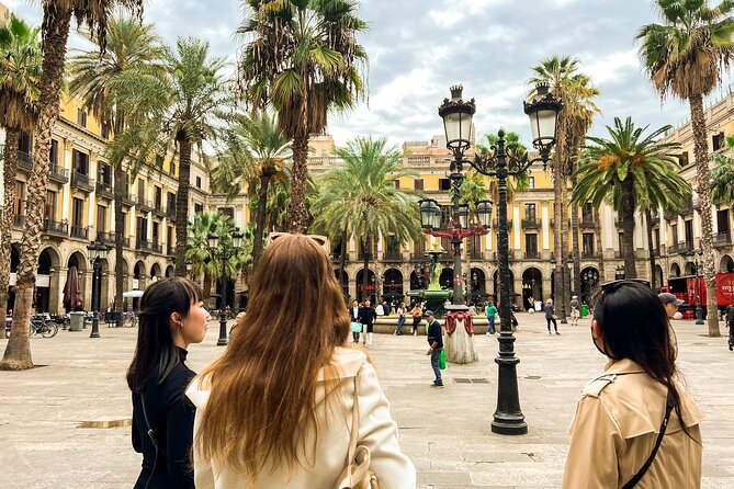 Barcelona all included: Sagrada, Park Güell, Montjuic & Gothic - Passeig de Gràcia and Gaudí from the street