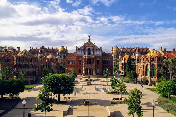 Barcelona Architecture Walking Tour With Casa Batlló Upgrade - Passeig de Gracia brings the famous houses together