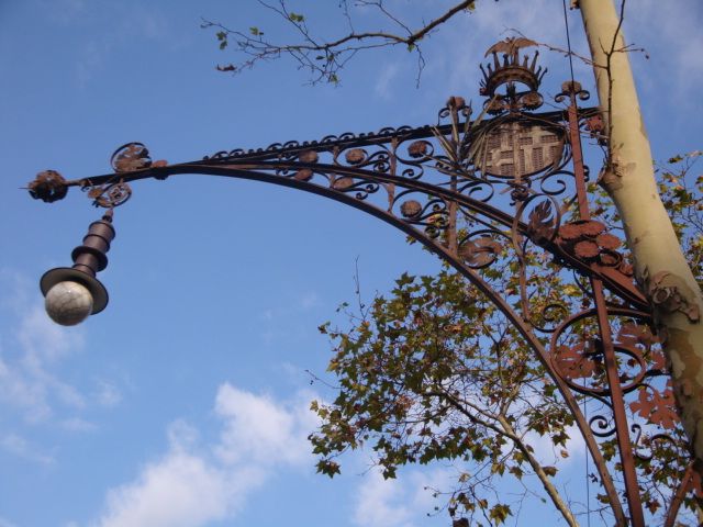Barcelona: Art Nouveau & Gaudí Tour - Who will get the most from this walk?