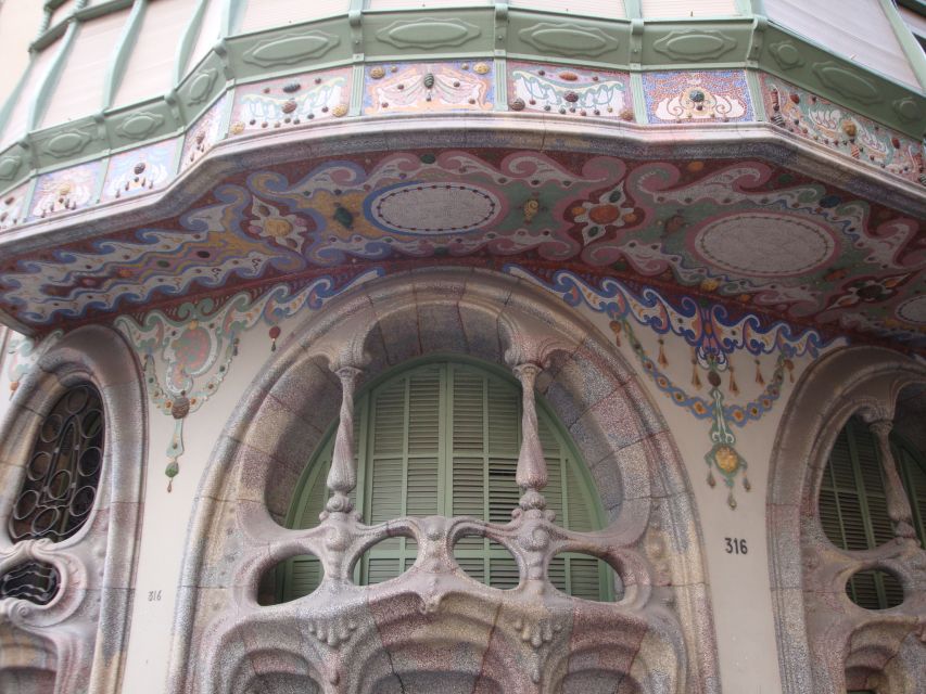Barcelona: Art Nouveau & Gaudí Tour - Why Eixample makes such a good architecture walk