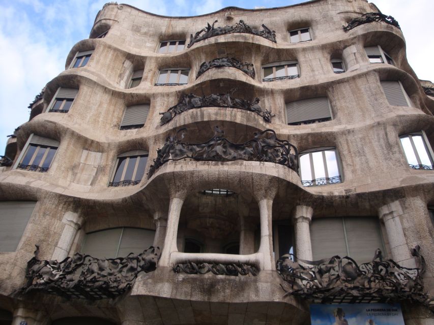 Barcelona: Art Nouveau & Gaudí Tour - Gaudí, Domènech i Montaner, and Puig i Cadafalch