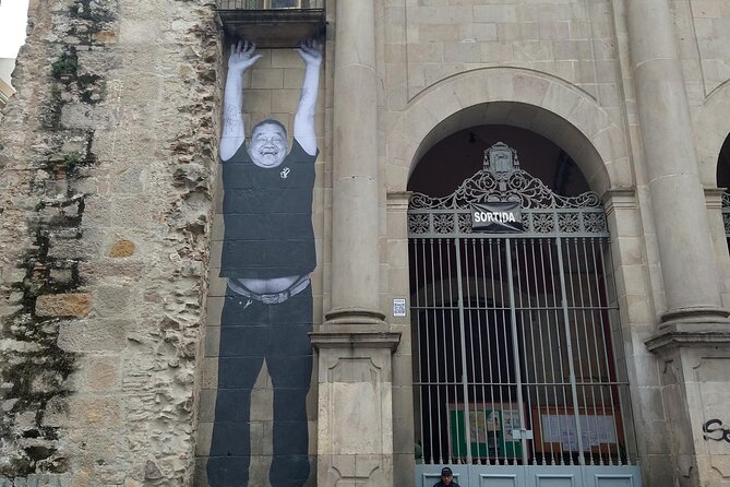 Barcelona Art & Wine: Galleries, Studios & Street Art - Ending with wine at Artquemy Gallery + Lab