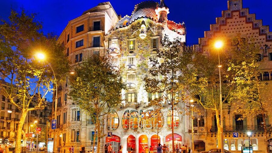 Barcelona Audioguide - TravelMate app for your smartphone - Barceloneta, Aquarium, and Camp Nou