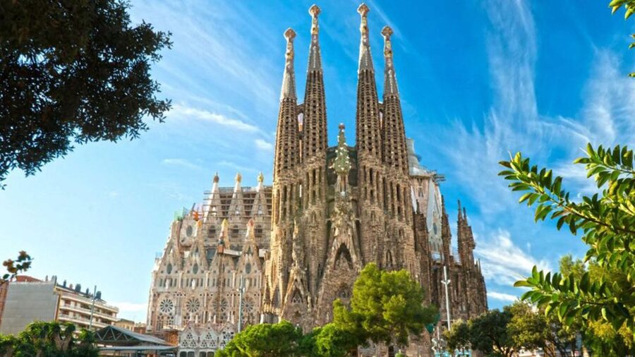 Barcelona Audioguide - TravelMate app for your smartphone - The quiz and the limits of self-guided sightseeing