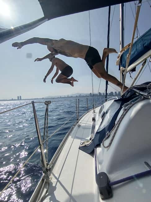 Barcelona Badalona : Sailboat Tour, Snacks, Drinks, Swimming - Small details that make the outing work