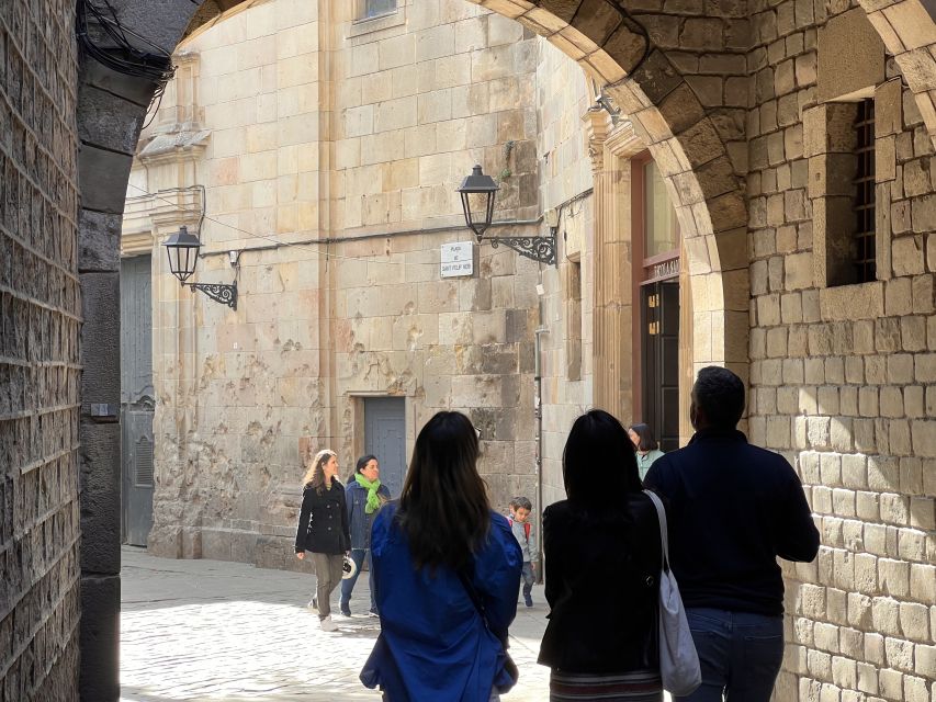 Barcelona: Barri Gotic Small Group Walking Tour - Small lanes, overlooked corners, and better photographs