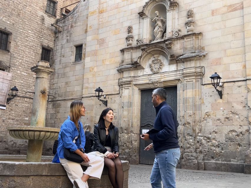 Barcelona: Barri Gotic Small Group Walking Tour - What the two-hour pace feels like