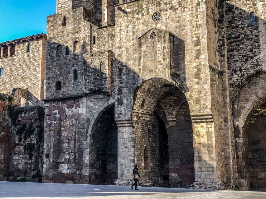 Barcelona: Barri Gotic Small Group Walking Tour - When this Gothic Quarter walk makes sense