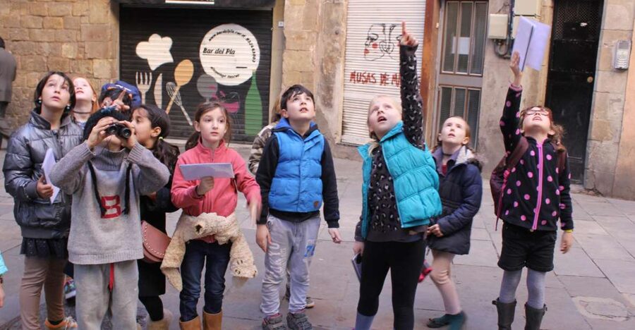 Barcelona: Barrio Gótico Dragon Tour for Families - Key points for families