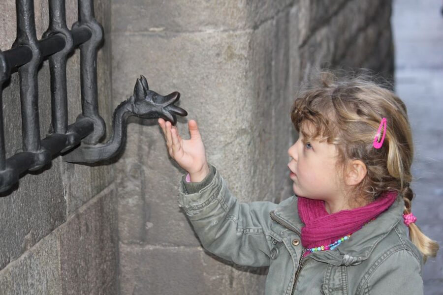 Barcelona: Barrio Gótico Dragon Tour for Families - Who should book this dragon hunt