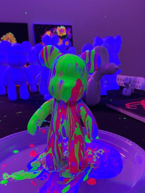 Barcelona: Bear-brick Fluorescent Painting | Wine and Art - How to make the most of your 75 minutes